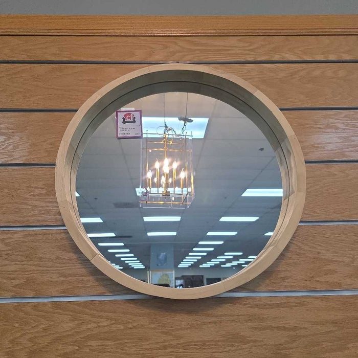 ROUND MIRROR AT