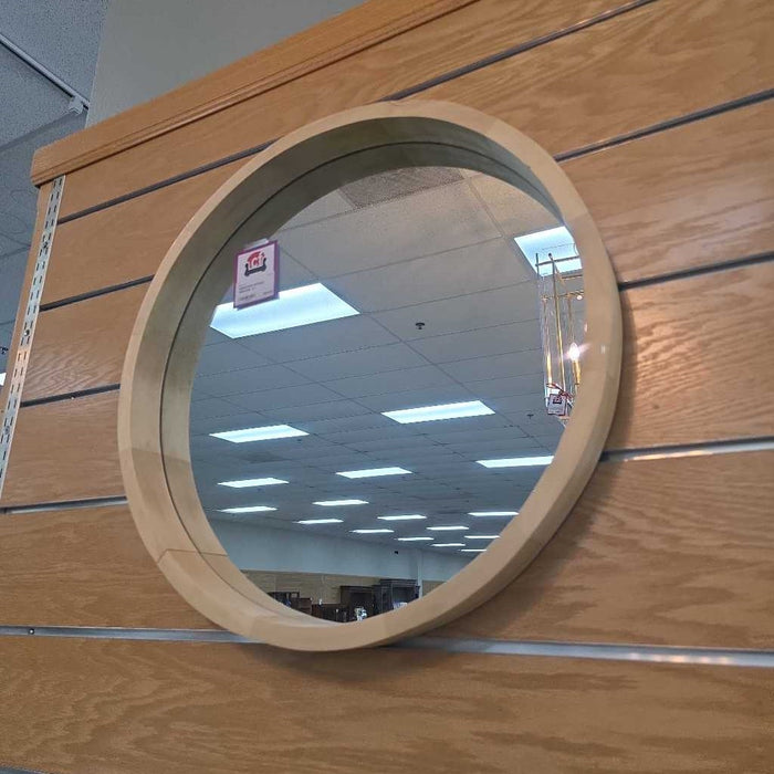 ROUND MIRROR AT