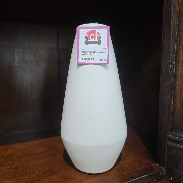 WHITE VASE BA