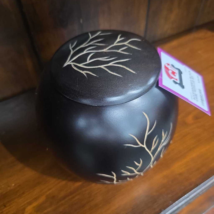 BLACK VASE WITH LID BT