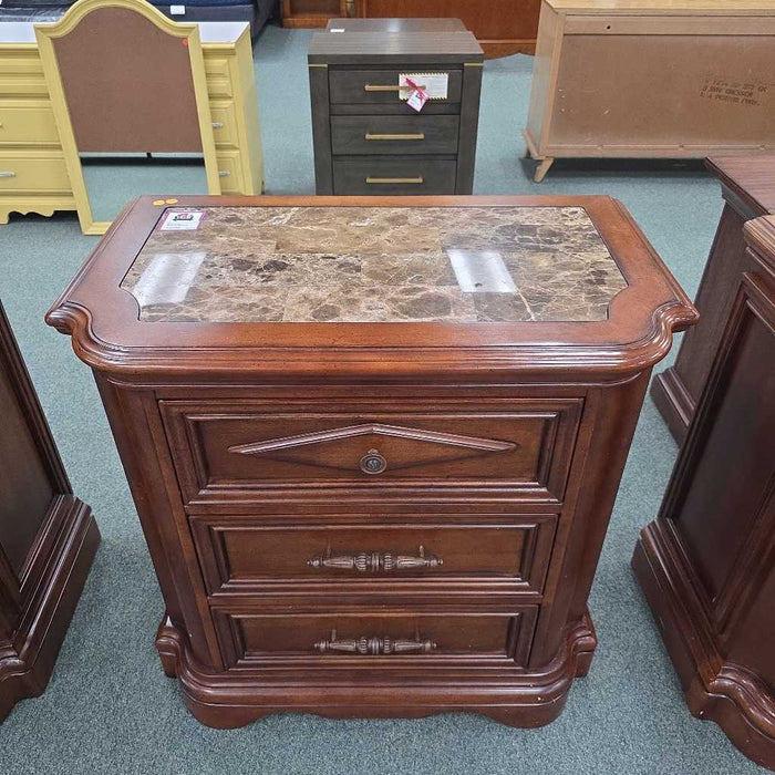 NIGHTSTAND MI