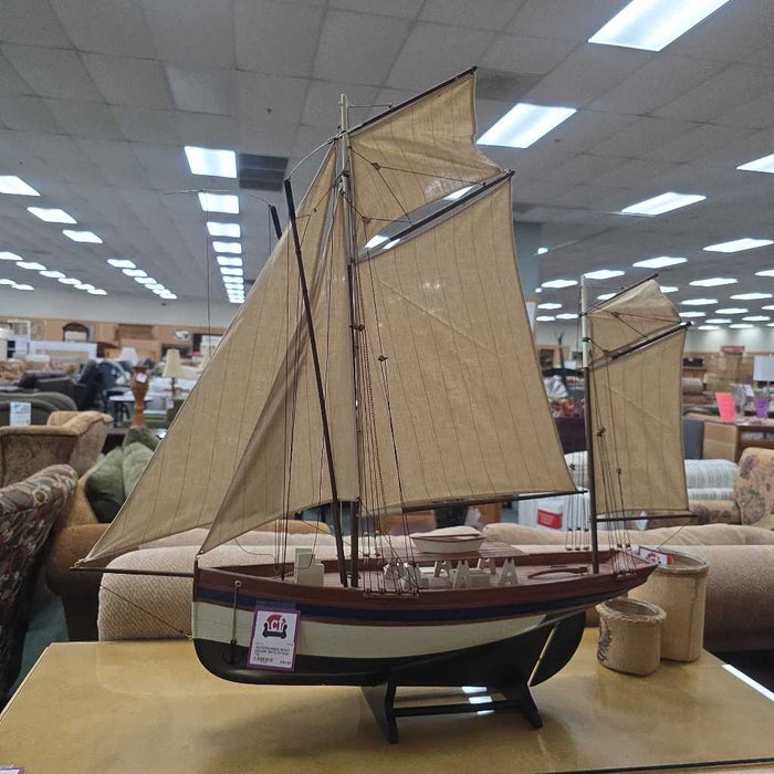 BOAT DECOR WITH STAND TB