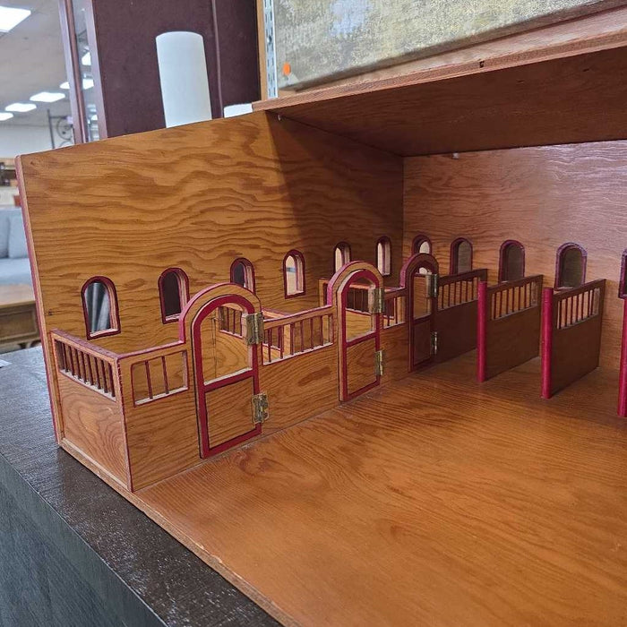 ANTIQUE HORSE STABLE DECOR TM