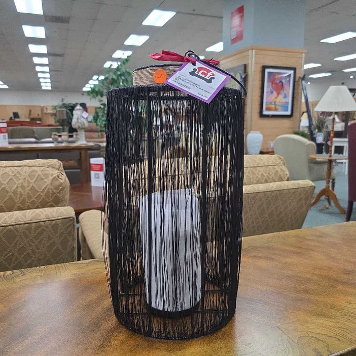 CANDLE WITH BASKET BT