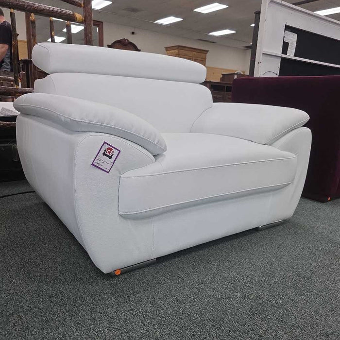 WHITE CHAIR LSH