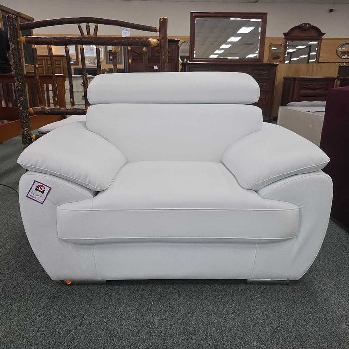 WHITE CHAIR LSH
