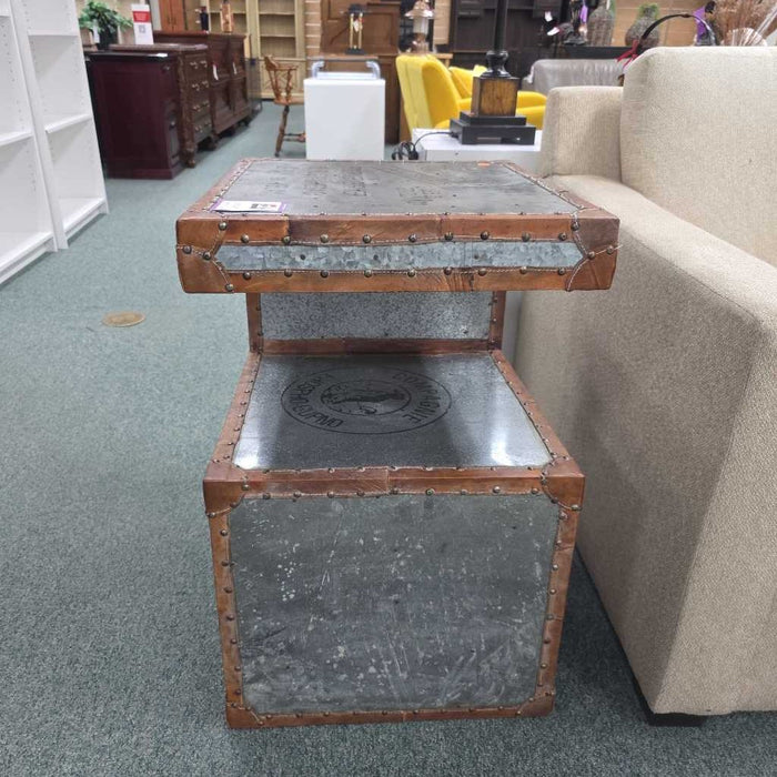 METAL END TABLE BBM