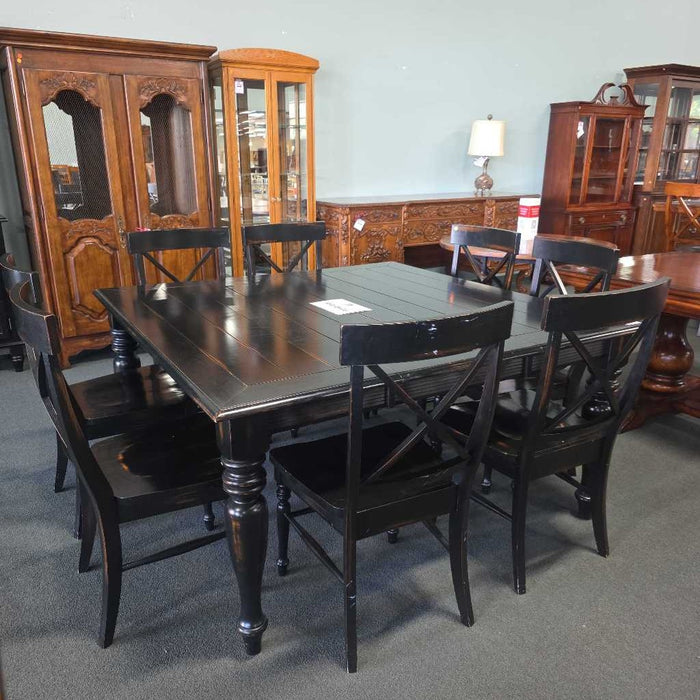 POTTERY BARN TABLE WITH 8 CHAIRS AND 1 LEAF SKH