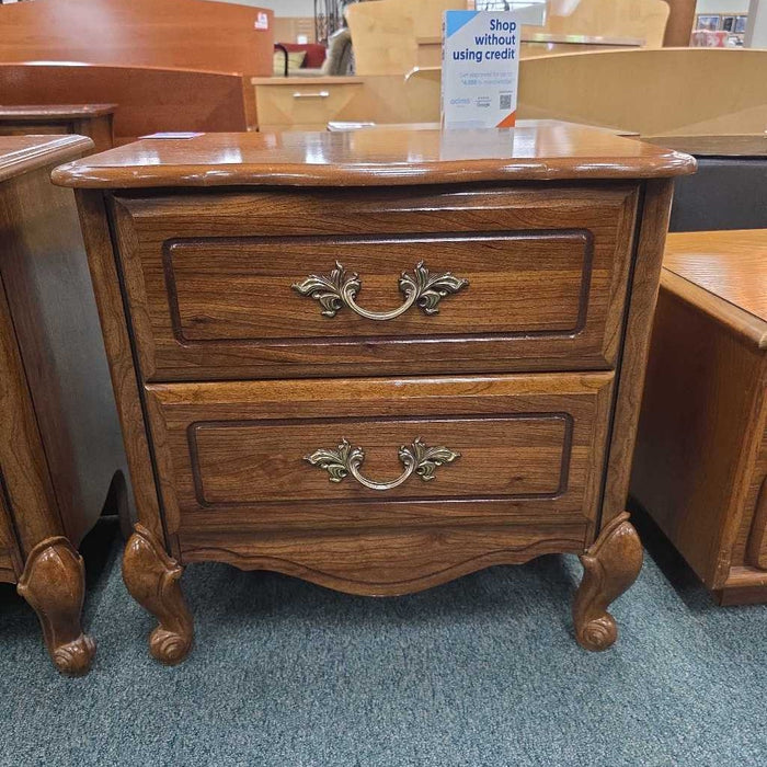 NIGHTSTAND AT