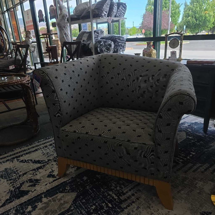 ACCENT CHAIR