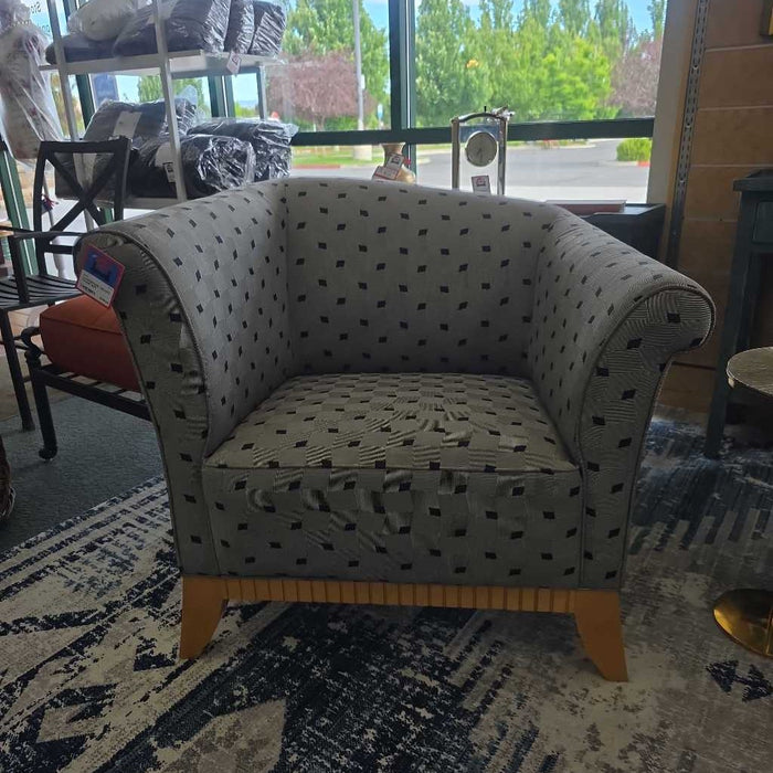 ACCENT CHAIR