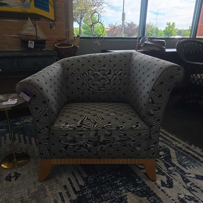 ACCENT CHAIR