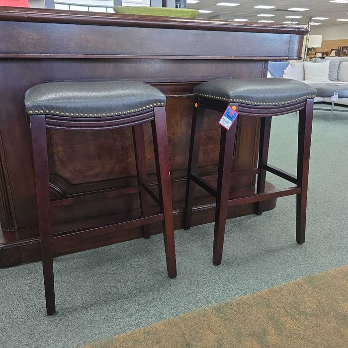 PIER1 SET OF 2 STOOLS