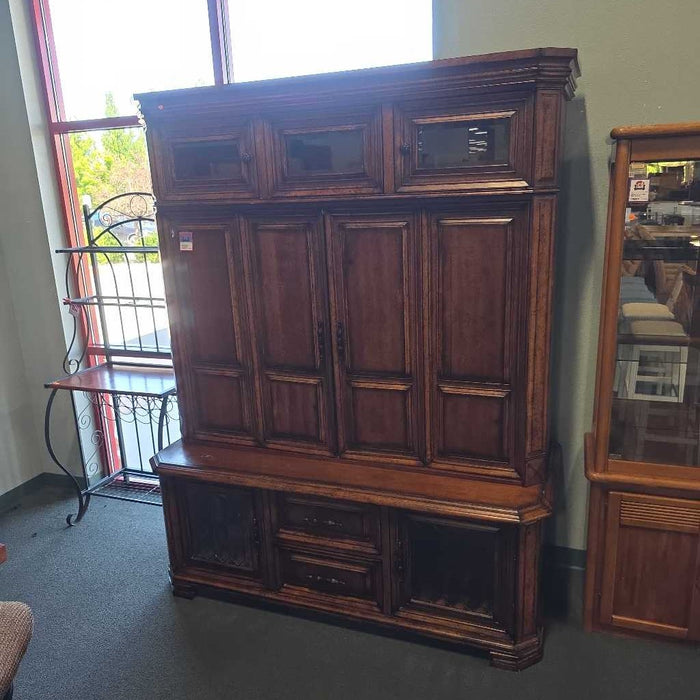 ENTERTAINMENT CENTER BTK