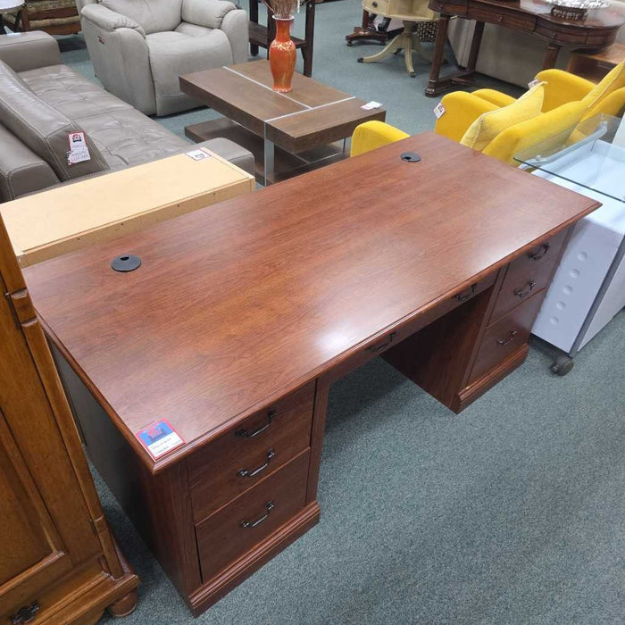 DESK BTK