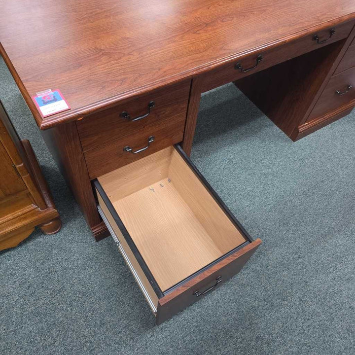 DESK BTK