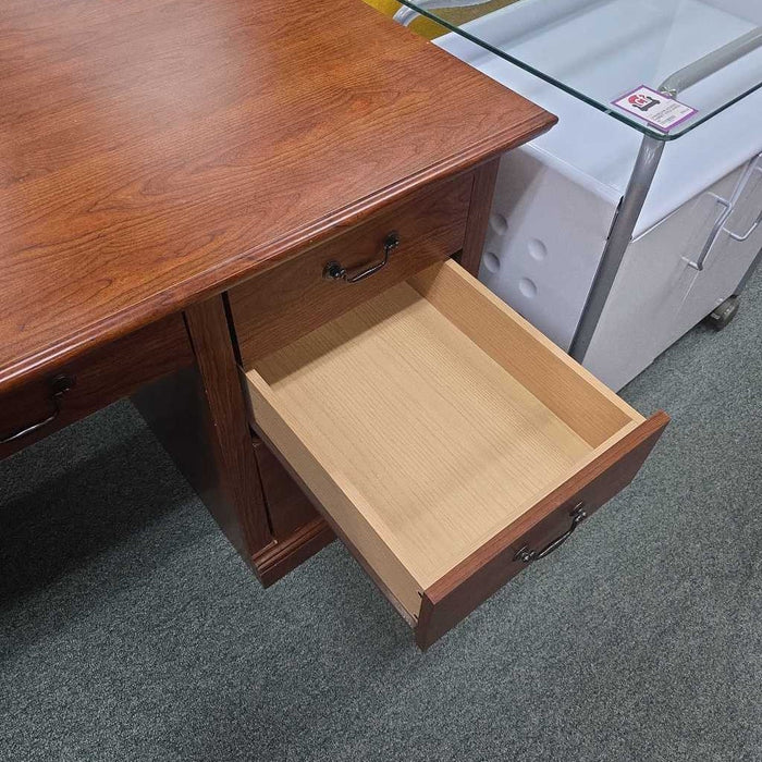 DESK BTK