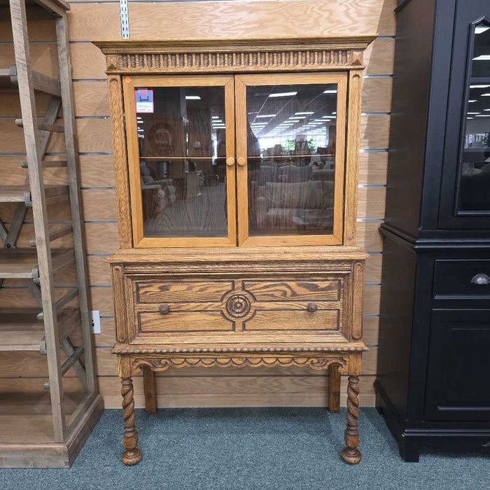 ANTIQUE HUTCH BAH