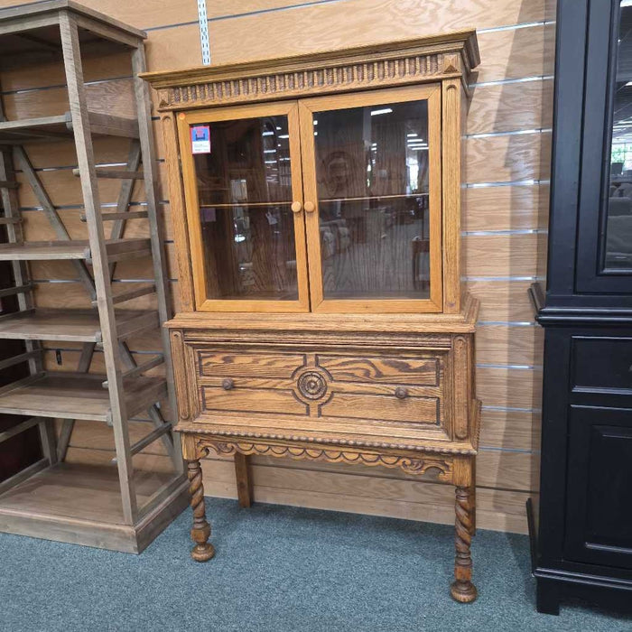 ANTIQUE HUTCH BAH