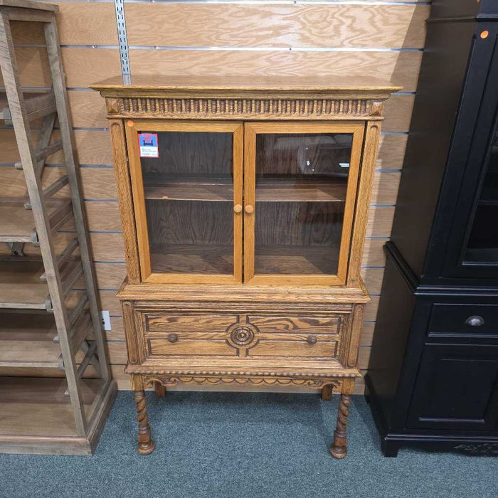 ANTIQUE HUTCH BAH