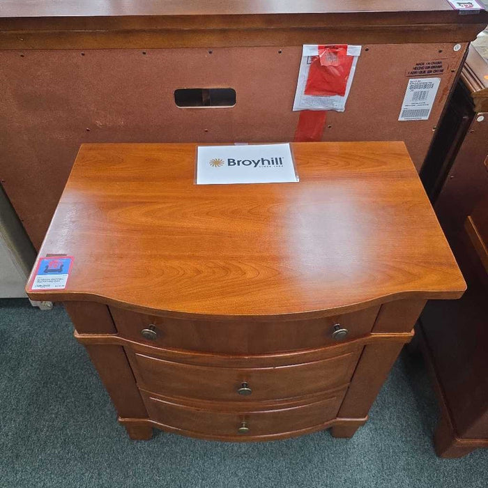 BROYHILL NIGHTSTAND BAH