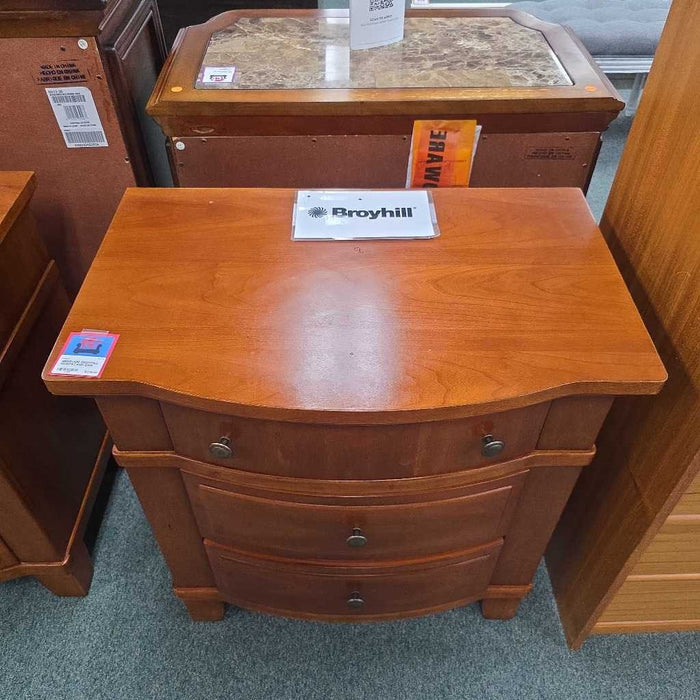 BROYHILL NIGHTSTAND BAH