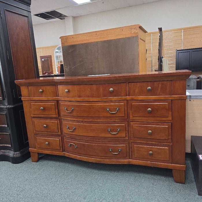 BROYHILL DRESSER LSH