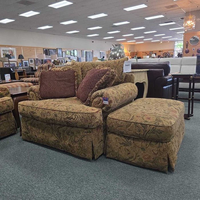 THOMASVILLE CHAIR WITH OTTOMAN BTK