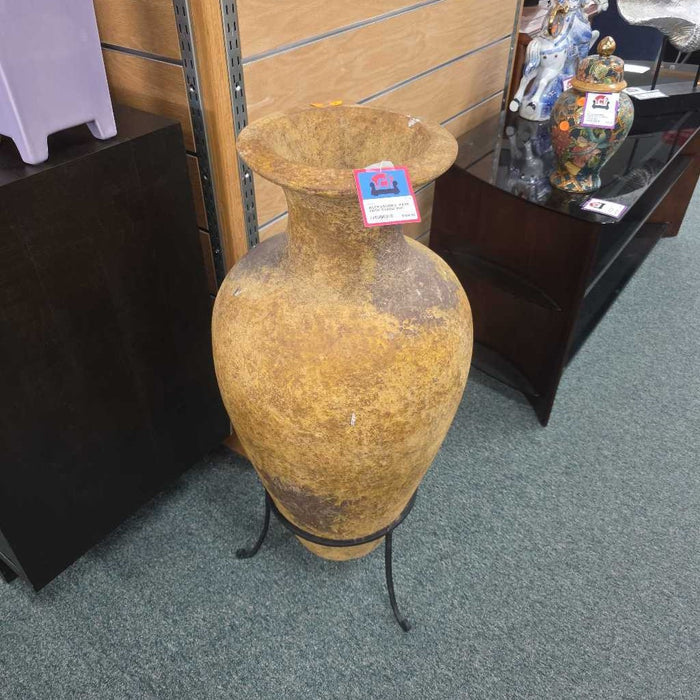 VASE WITH STAND BHC