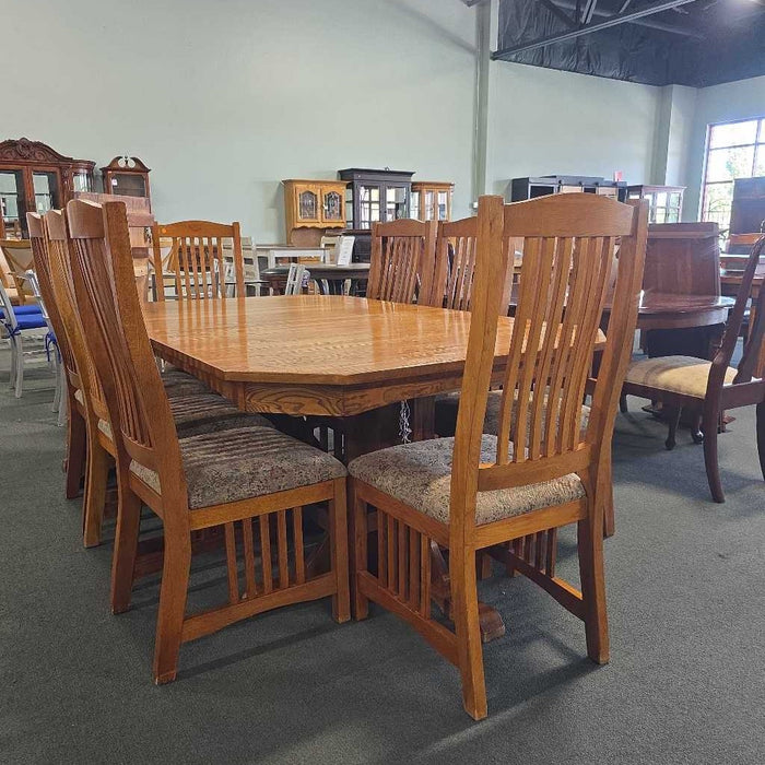 TABLE WITH 8 CHAIRS ATH