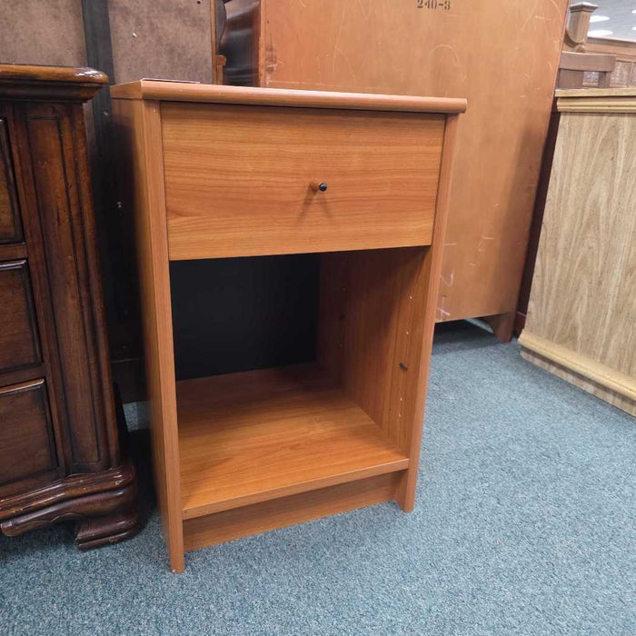 NIGHTSTAND AT