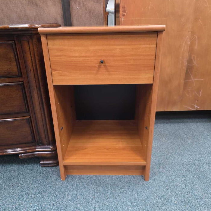 NIGHTSTAND AT
