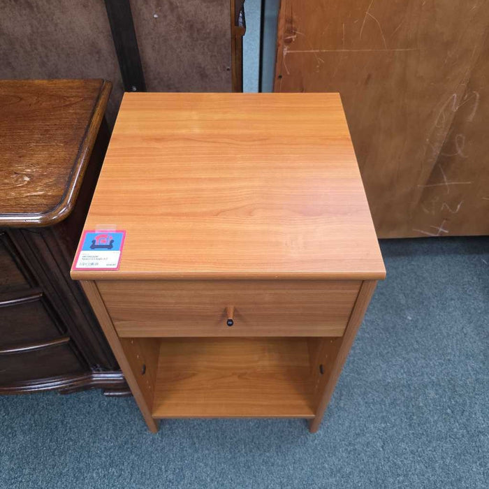 NIGHTSTAND AT