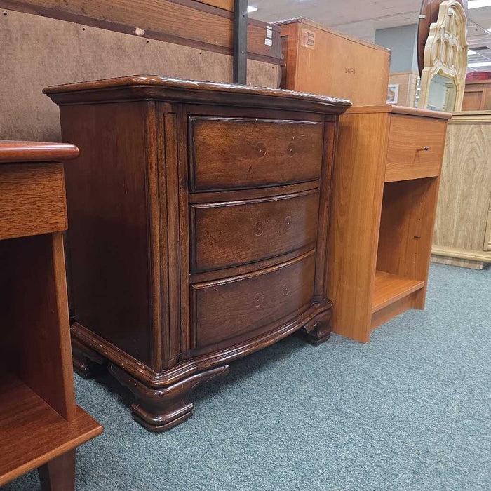 NIGHTSTAND - MISSING HANDLES