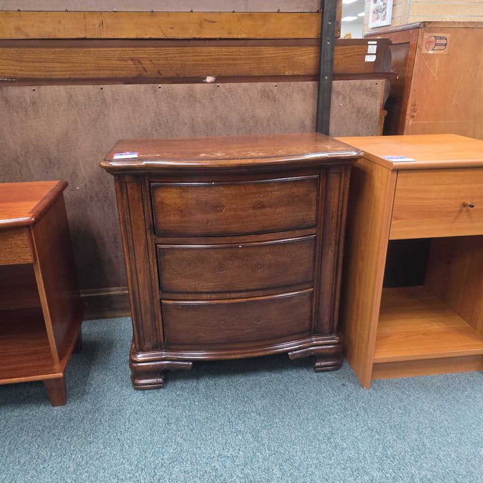 NIGHTSTAND - MISSING HANDLES