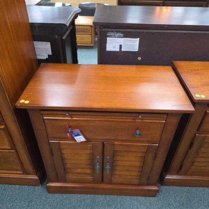 ETHAN ALLEN NIGHTSTAND BHC