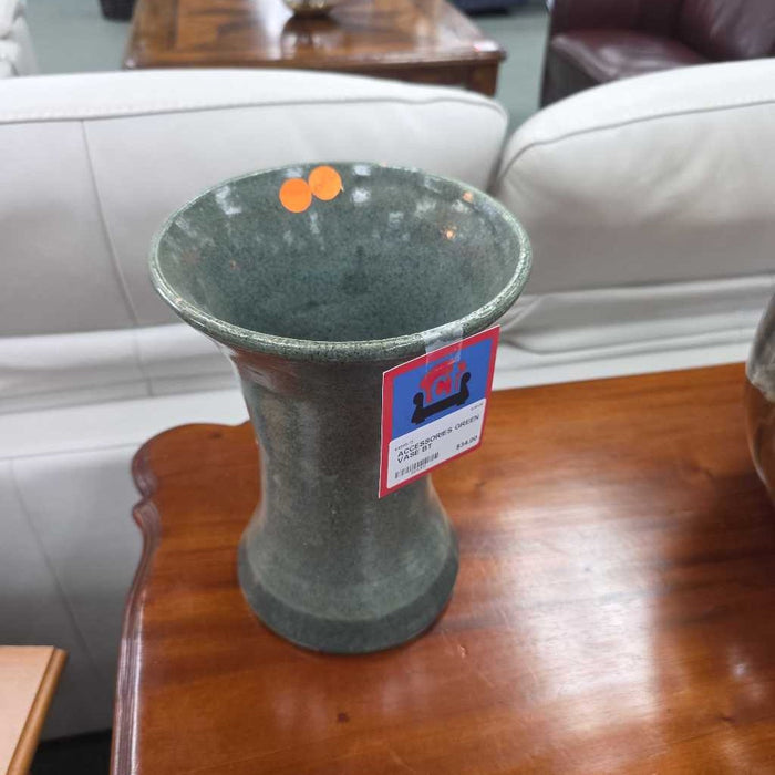 GREEN VASE BT