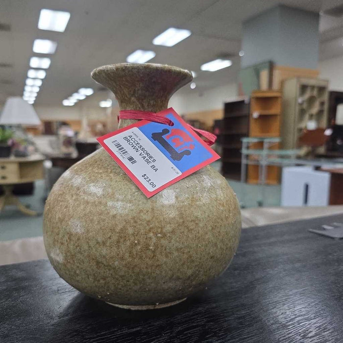 BROWN VASE BA