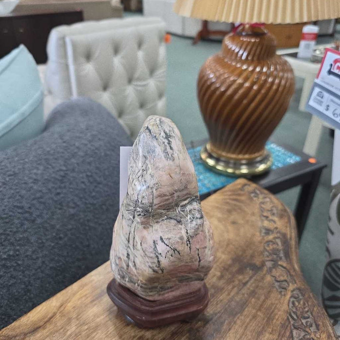 STONE WITH STAND BA