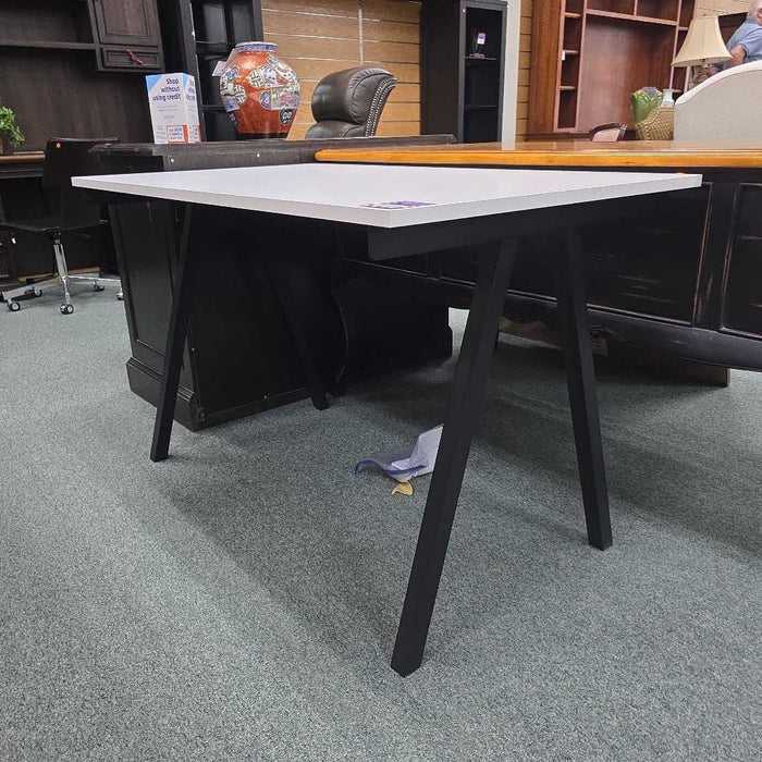 DESKT AT