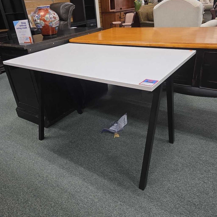 DESKT AT