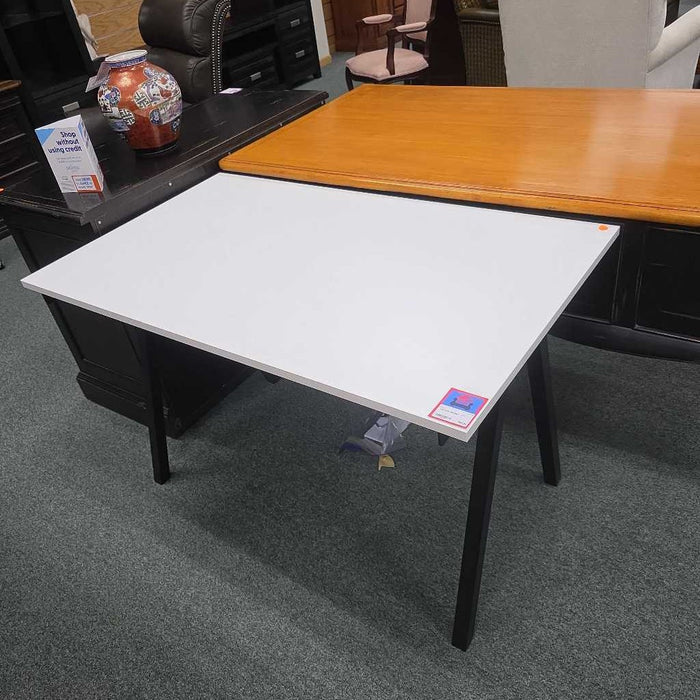 DESKT AT