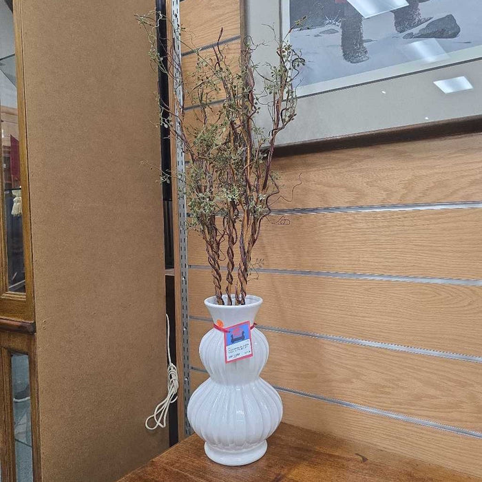 WHITE VASE WITH SILK BT