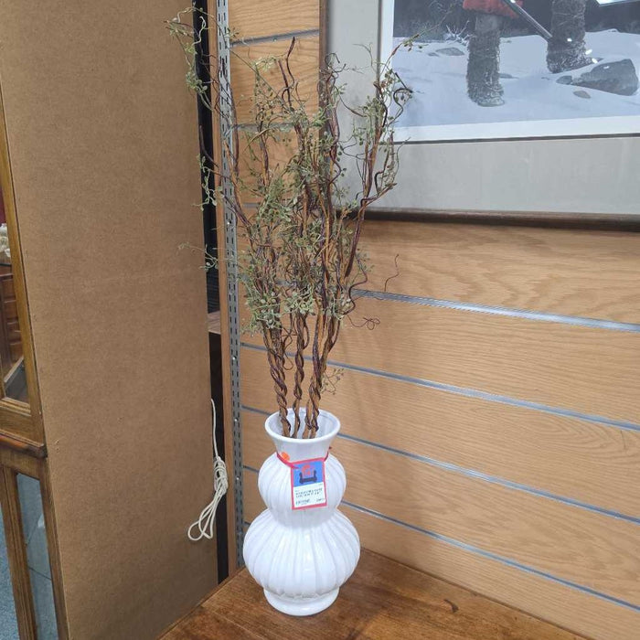 WHITE VASE WITH SILK BT