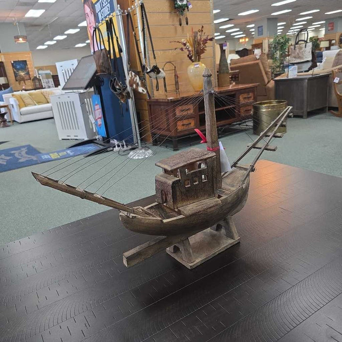 BOAT DECOR AT