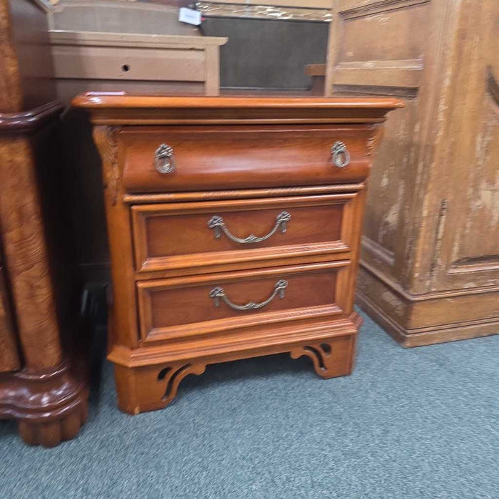 NIGHTSTAND AT