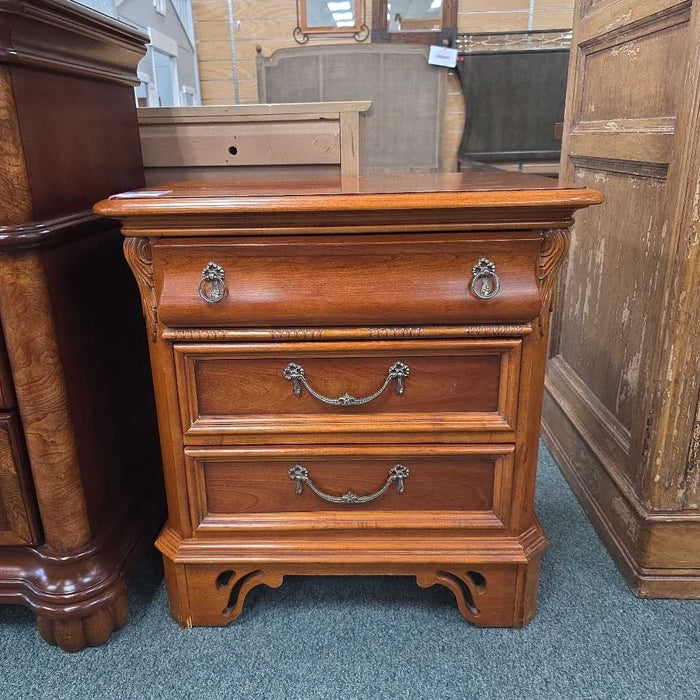 NIGHTSTAND AT