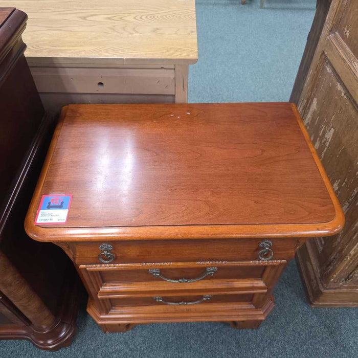 NIGHTSTAND AT