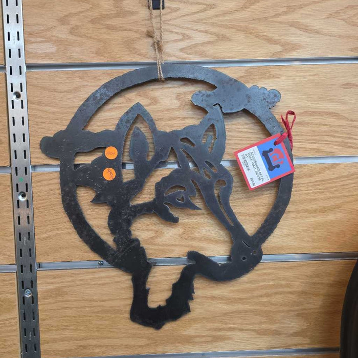 METAL WOLF WALL DECOR AT