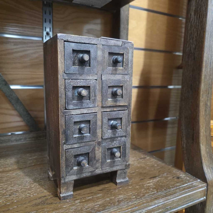 SMALL APOTHECARY CHEST BA